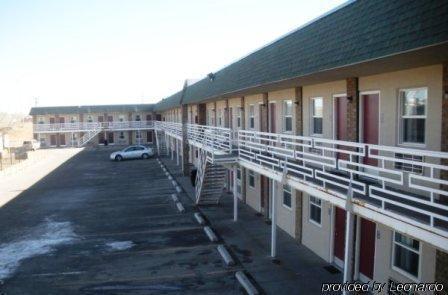 Nendels Inn & Suites Dodge City Airport Exterior photo